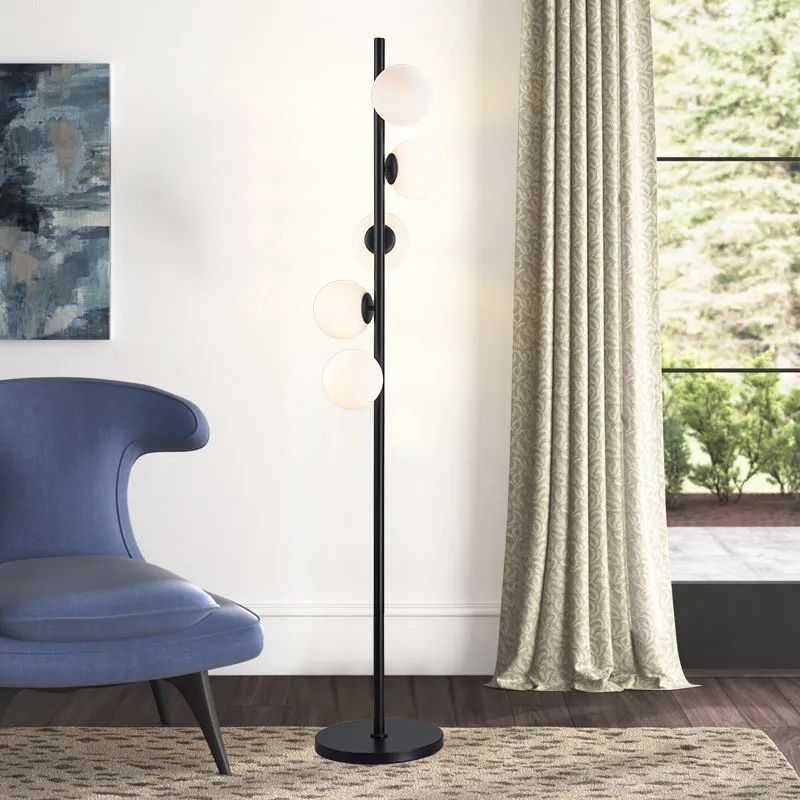 Moderná stojaca lampa